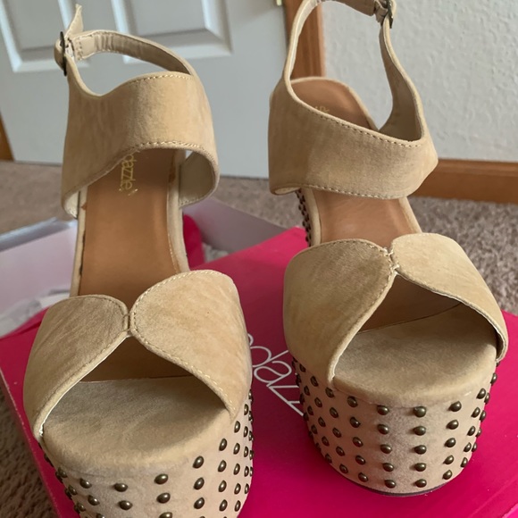 Tan Wedge Summer Heel - Picture 1 of 4
